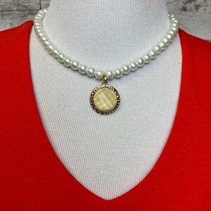 Vintage White Pearl Adjustable Necklace Gold Pendant Designer Chic Classic Y2K